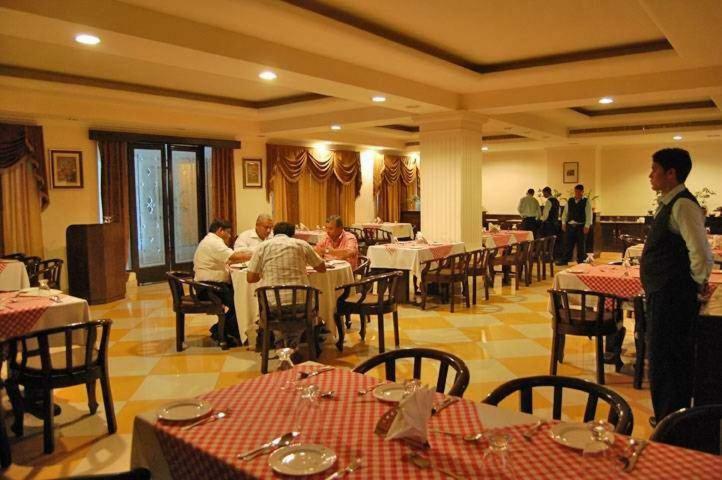 ホテル ルドラ コンチネンタル Rudrapur エクステリア 写真