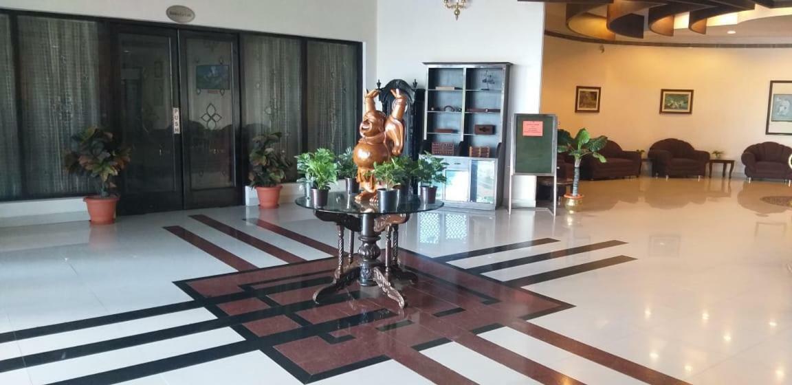 ホテル ルドラ コンチネンタル Rudrapur エクステリア 写真