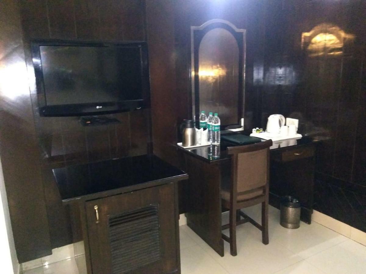 ホテル ルドラ コンチネンタル Rudrapur エクステリア 写真