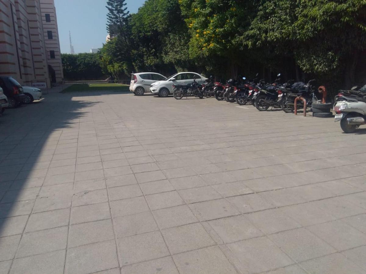 ホテル ルドラ コンチネンタル Rudrapur エクステリア 写真