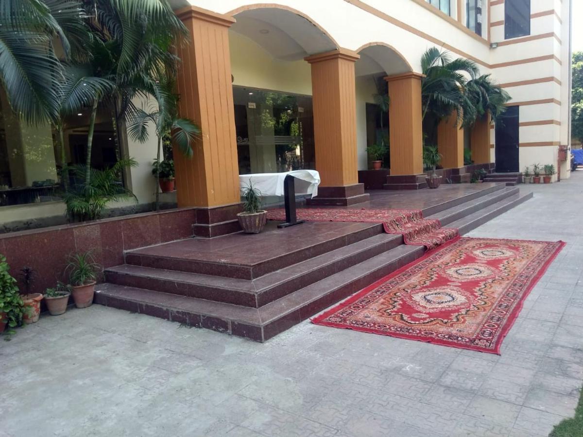ホテル ルドラ コンチネンタル Rudrapur エクステリア 写真