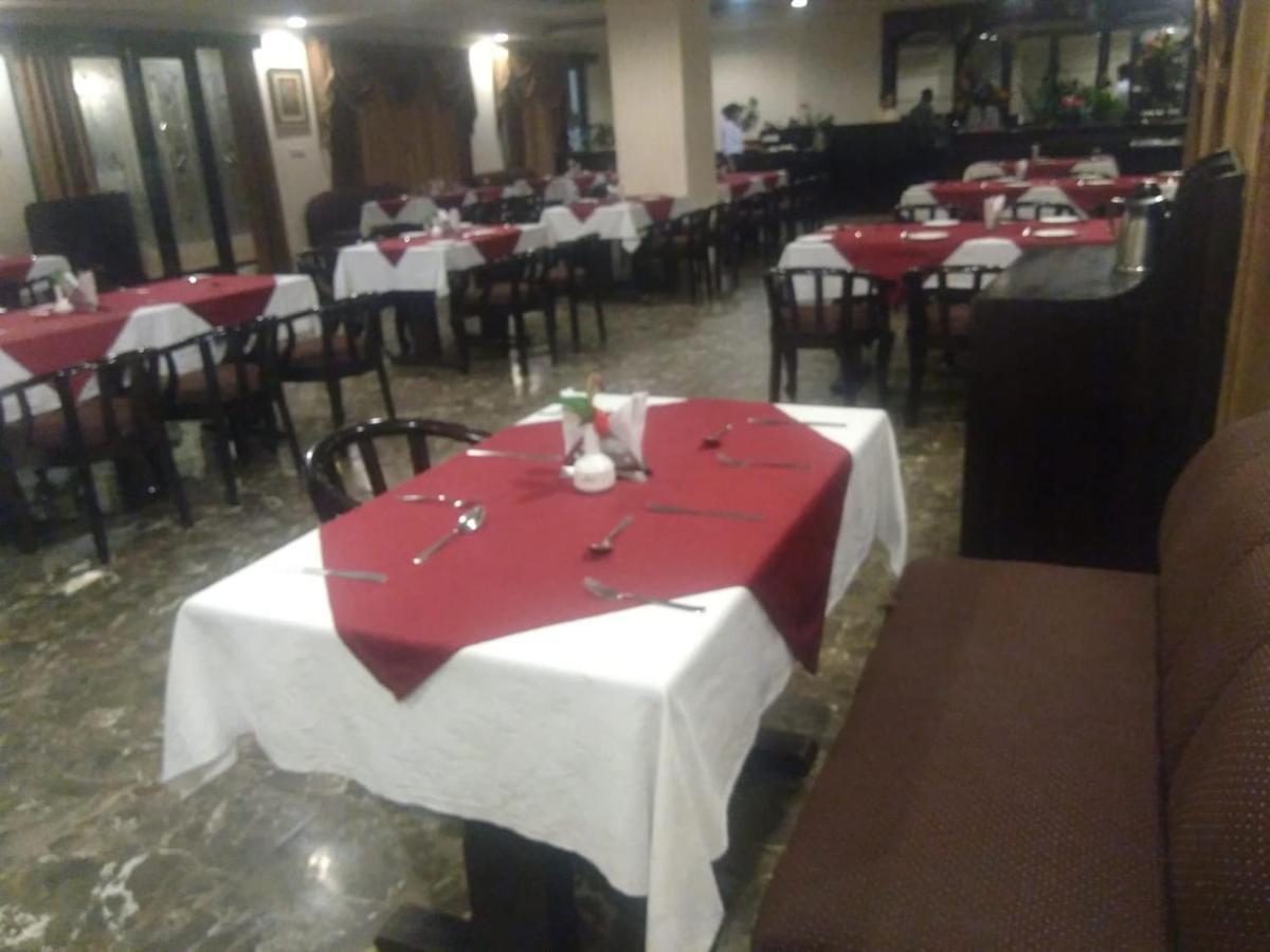 ホテル ルドラ コンチネンタル Rudrapur エクステリア 写真