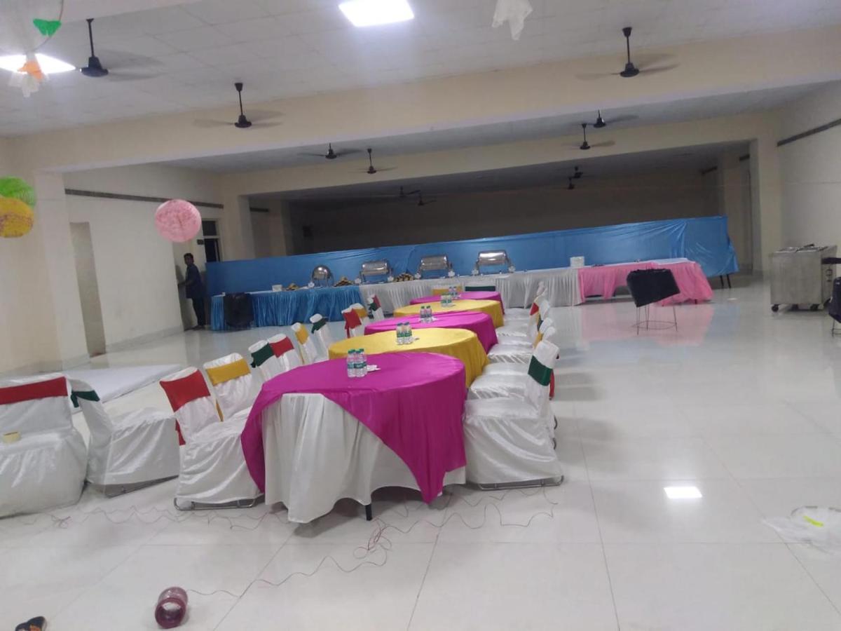 ホテル ルドラ コンチネンタル Rudrapur エクステリア 写真